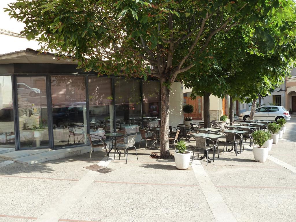 Отель Restaurant Fonda Giralt Amer Экстерьер фото