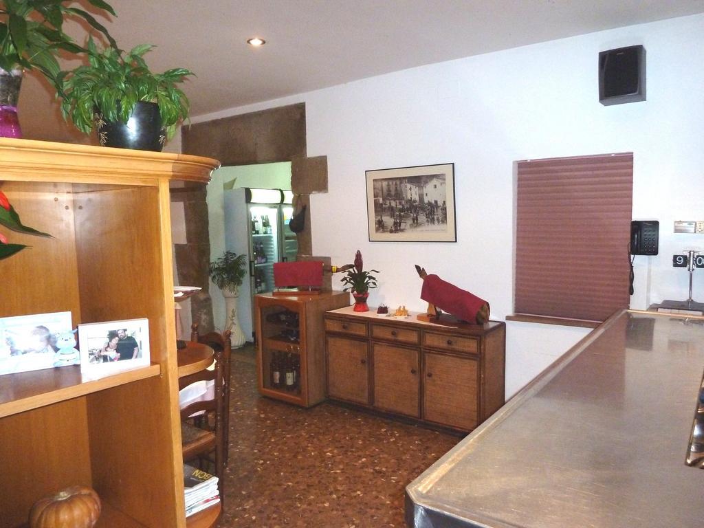 Отель Restaurant Fonda Giralt Amer Экстерьер фото