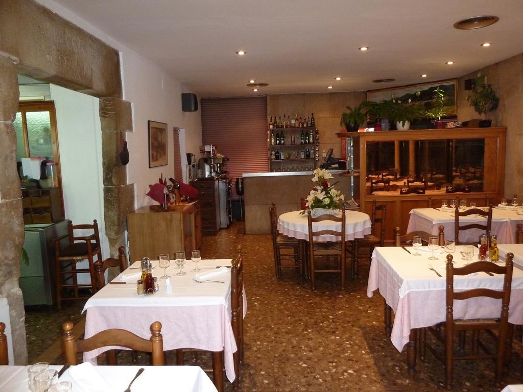 Отель Restaurant Fonda Giralt Amer Экстерьер фото