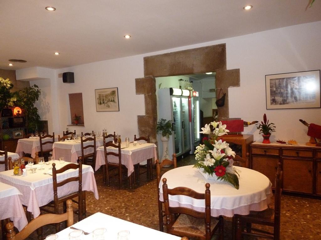 Отель Restaurant Fonda Giralt Amer Экстерьер фото