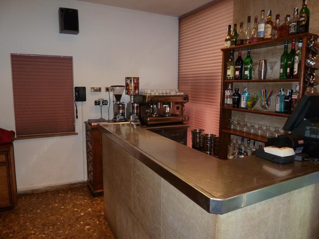 Отель Restaurant Fonda Giralt Amer Экстерьер фото